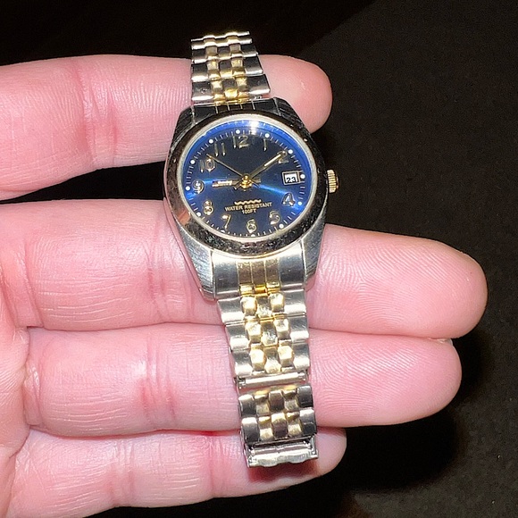 Milan Accessories - ⭐️Milan Watch Blue Round Face with Date Gold/Silver Toned Band